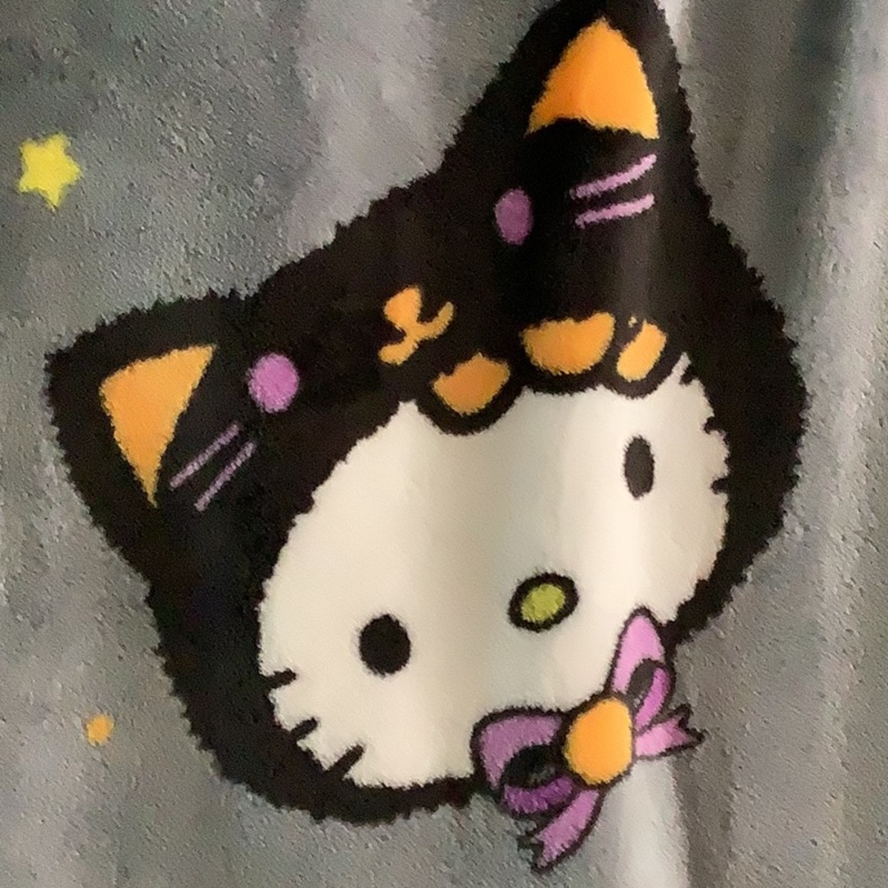 Hello Kitty Halloween Blanket - Picture 3 of 3